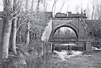 le pont de Mauzé franchit le cours du Mignon